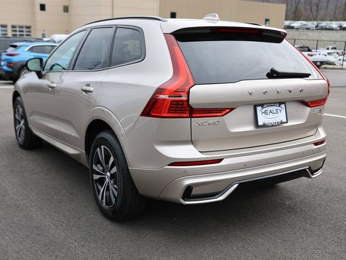 Used 2025 Volvo XC60 B5 Core image 5