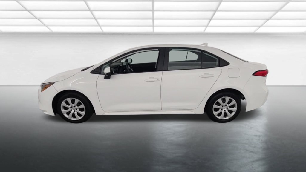 Used 2024 Toyota Corolla LE FWD image 3