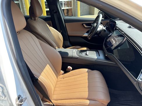 Used 2025 Mercedes-Benz E 350 4MATIC Sedan image 33