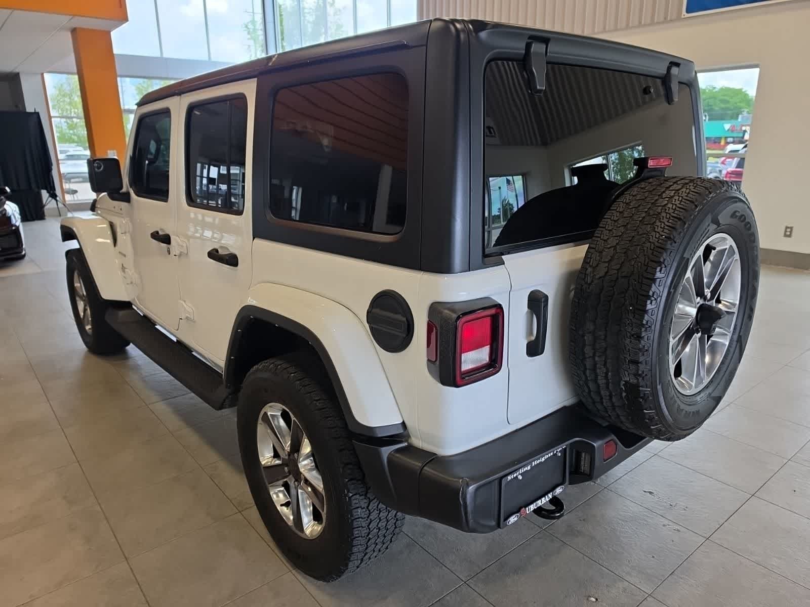 Used 2022 Jeep Wrangler Unlimited Sahara w/ Cold Weather Group AWD/4WD image 11