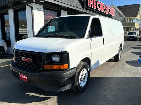 Used 2017 GMC Savana 2500 Extended image 2