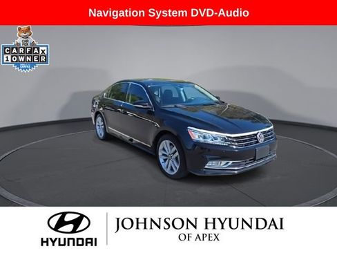 Used 2016 Volkswagen Passat 1.8T SEL Premium image 2
