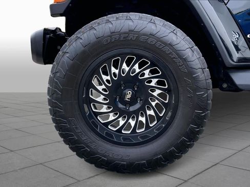 Used 2021 Jeep Gladiator Overland image 10