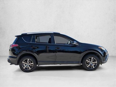 Used 2017 Toyota RAV4 XLE FWD image 4