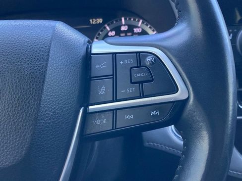 Used 2022 Toyota Highlander XLE image 15