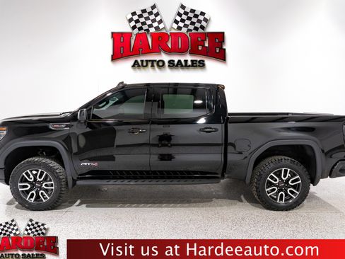 Used 2024 GMC Sierra 1500 AT4 w/ Technology Package AWD/4WD image 1