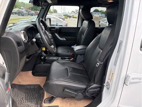 Used 2015 Jeep Wrangler Unlimited Sahara w/ Dual Top Group AWD/4WD image 9