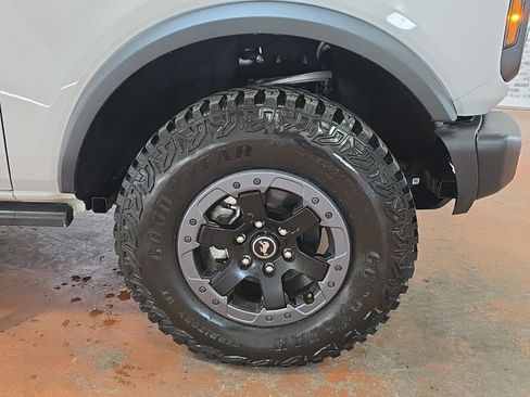 Used 2022 Ford Bronco Badlands image 8