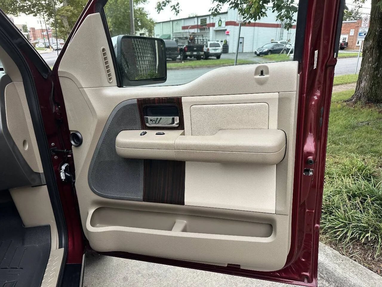 Used 2006 Lincoln Mark LT 4x4 image 16