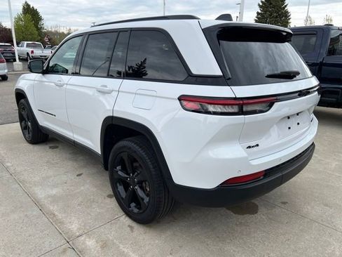 Certified 2025 Jeep Grand Cherokee Limited w/ Black Appearance Package AWD/4WD image 4