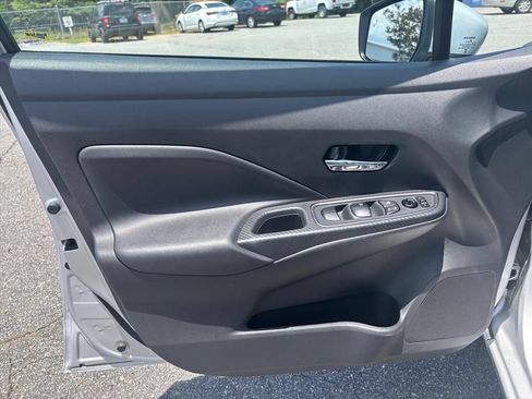 Used 2025 Nissan Versa SV FWD image 9