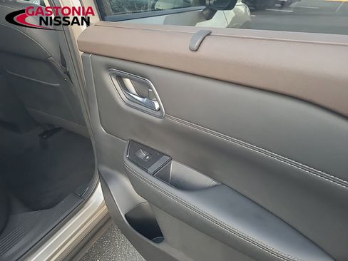 Used 2021 Nissan Rogue SL w/ Premium Package image 25