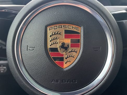 Certified 2025 Porsche Macan image 40