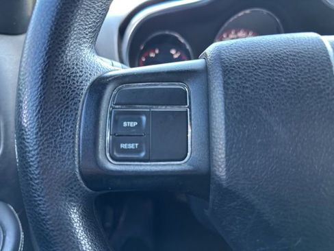 Used 2013 Dodge Avenger SE image 17