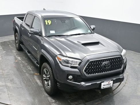 Used 2019 Toyota Tacoma TRD Sport image 16