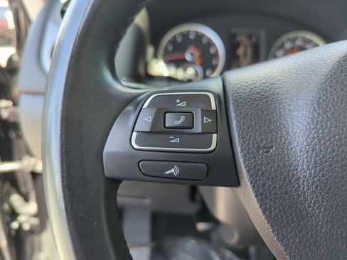 Used 2016 Volkswagen Tiguan SE image 38