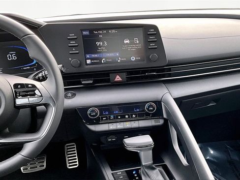 Used 2025 Hyundai Elantra Sport image 6