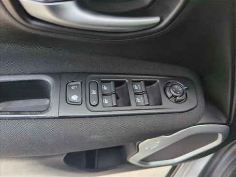 Used 2021 Jeep Renegade Latitude FWD image 27
