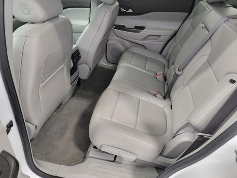 Used 2023 GMC Acadia SLT AWD/4WD image 22