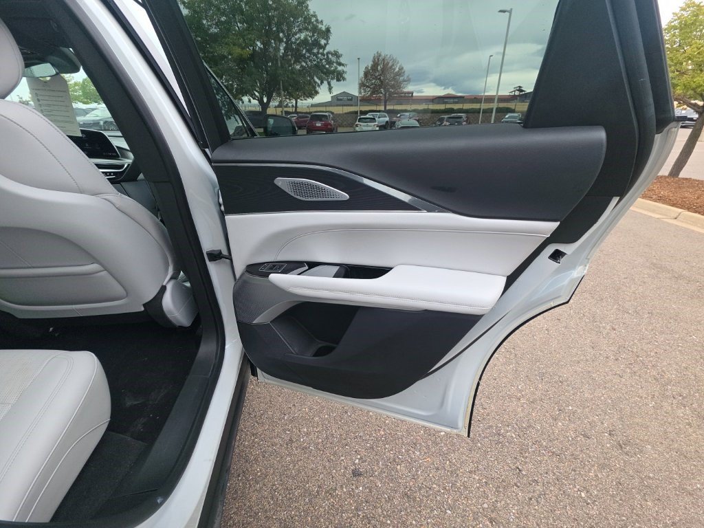 Used 2024 Cadillac Lyriq Luxury AWD/4WD image 18