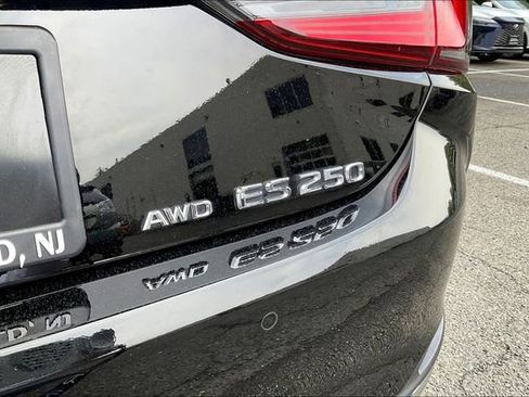 Certified 2024 Lexus ES 250 w/ Premium Package AWD/4WD image 24