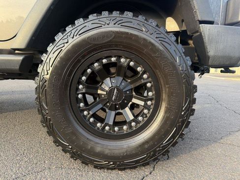 Used 2018 Jeep Wrangler Unlimited Sport S image 32