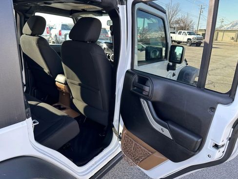 Used 2015 Jeep Wrangler Unlimited Rubicon w/ Max Tow Package image 16