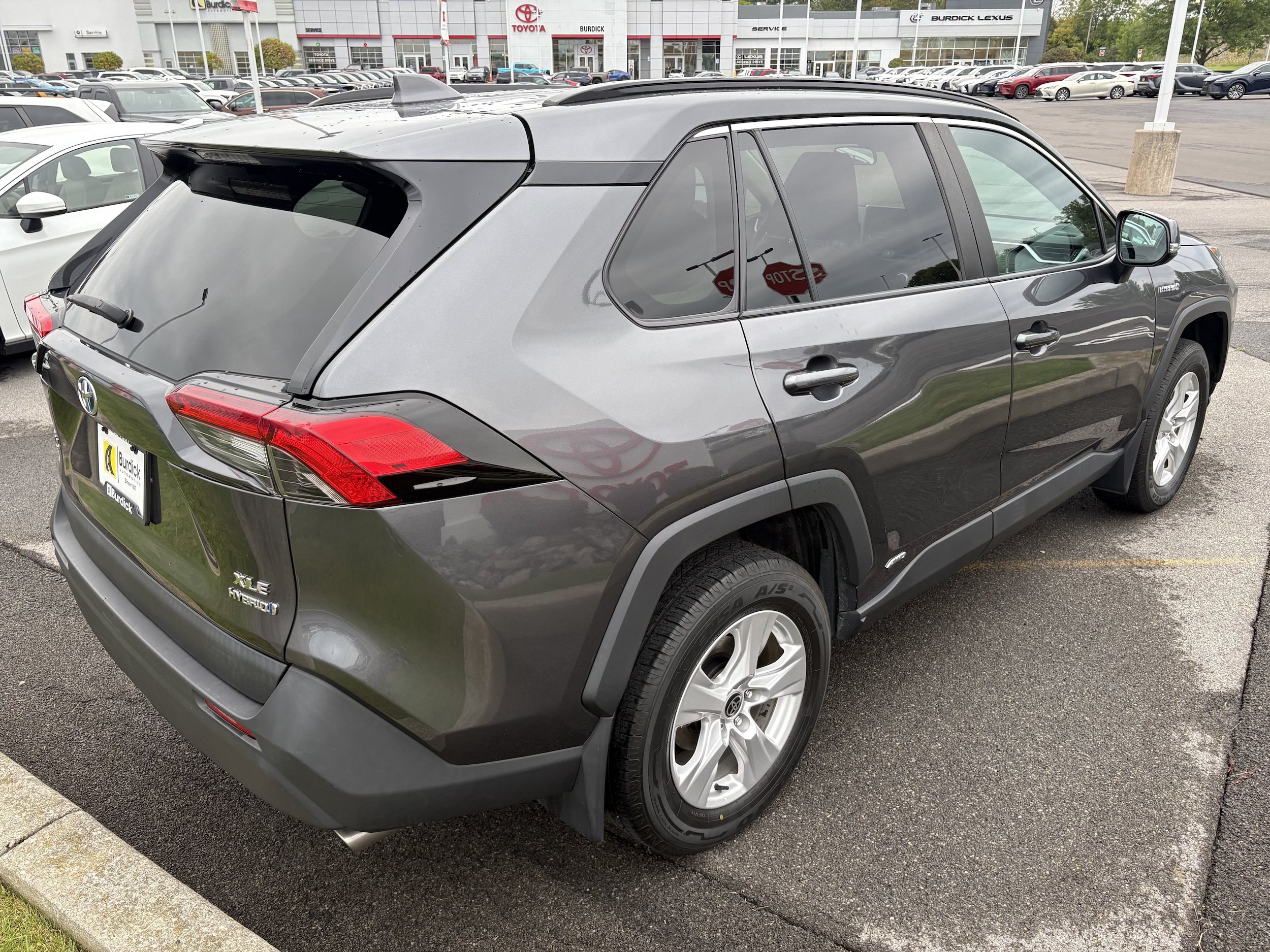 Used 2021 Toyota RAV4 XLE w/ Convenience Package AWD/4WD image 6