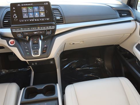Certified 2025 Honda Odyssey EX-L image 16