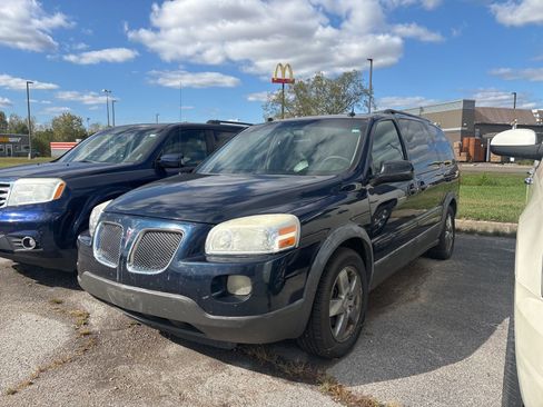 Used 2005 Pontiac Montana SV6 w/ Premium Seating Package image 2