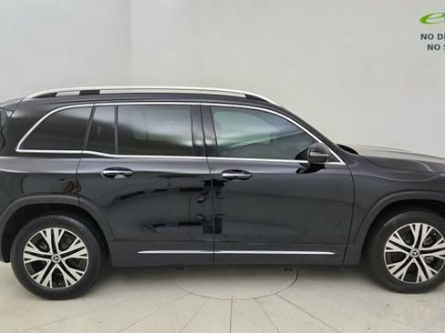 Used 2025 Mercedes-Benz GLB 250 4MATIC w/ Exclusive Package image 29