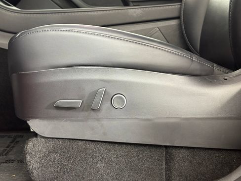 Used 2022 Tesla Model Y Performance AWD/4WD image 11