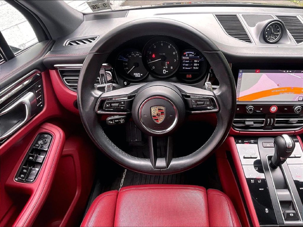 Certified 2023 Porsche Macan AWD/4WD image 11