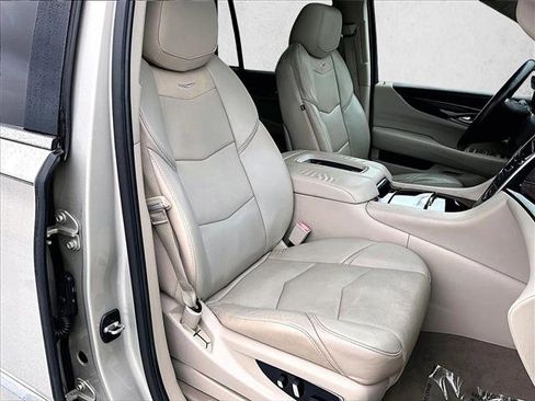 Used 2015 Cadillac Escalade Premium image 9