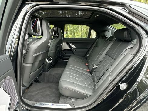 New 2025 BMW i7 xDrive60 image 27