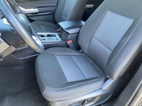 Used 2023 Ford Explorer XLT AWD/4WD image 19