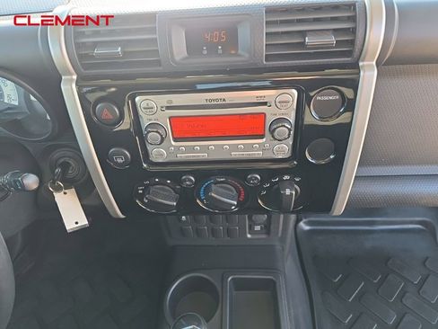 Used 2011 Toyota FJ Cruiser 2WD w/ Convenience Pkg image 12