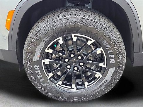 New 2026 Chevrolet Traverse Z71 w/ Enhanced Driving Package image 9