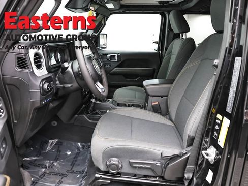 Used 2025 Jeep Wrangler Unlimited Sahara AWD/4WD image 14