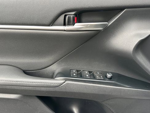 Used 2019 Toyota Camry XSE image 11