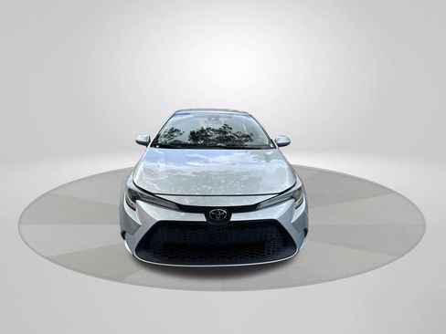 Used 2022 Toyota Corolla LE FWD image 2