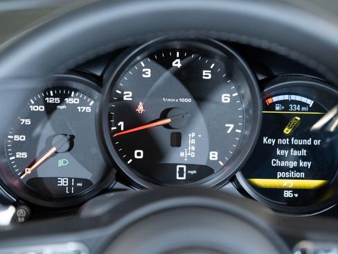 Certified 2025 Porsche 718 Boxster RWD image 19