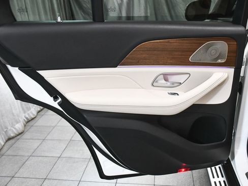 Used 2025 Mercedes-Benz GLE 350 4MATIC w/ AMG Line Exterior image 12