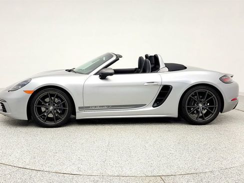 Used 2022 Porsche 718 Boxster T Roadster with Adaptive Sport image 8