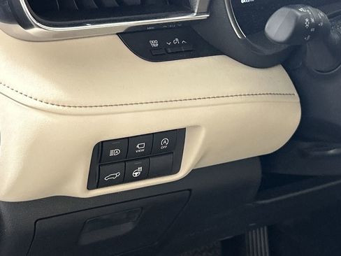 Used 2024 Toyota Highlander Platinum FWD image 14