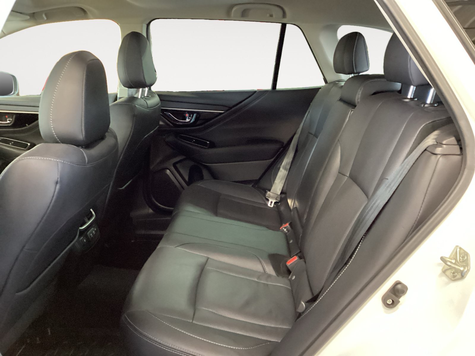 Used 2020 Subaru Outback Limited w/ Popular Package #2 AWD/4WD image 13