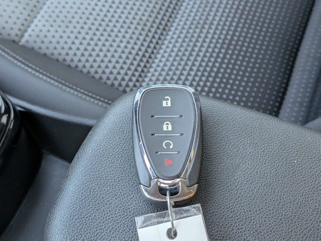 Used 2025 Chevrolet Trax LT FWD image 30