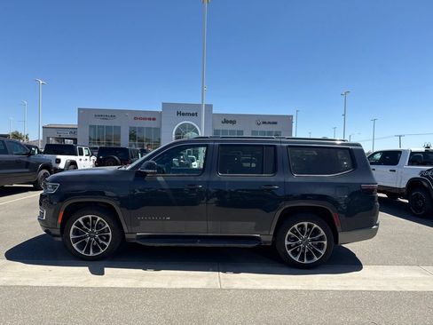 Used 2022 Jeep Wagoneer Series II w/ Premium Group I AWD/4WD image 5