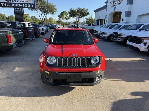 Used 2018 Jeep Renegade Latitude AWD/4WD image 39