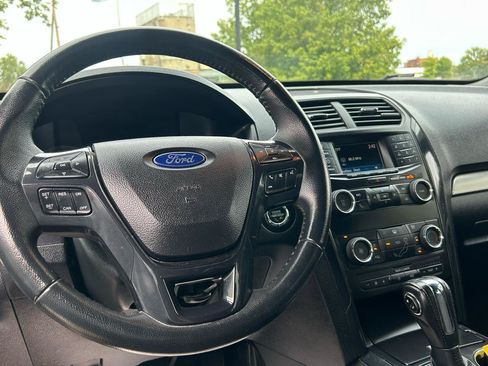 Used 2018 Ford Explorer XLT AWD/4WD image 8
